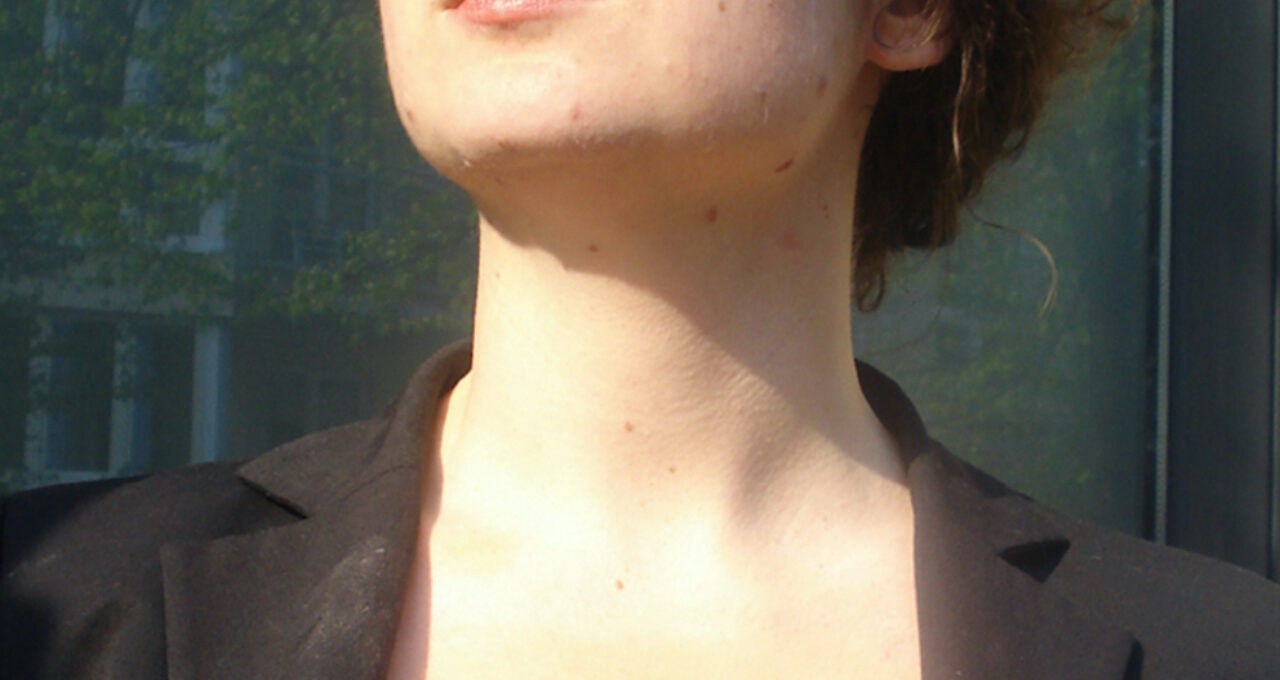brusthaarausschnittgr
